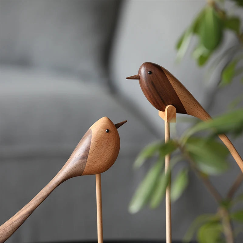Esculturas de pássaros em Madeira Kasaprime.
