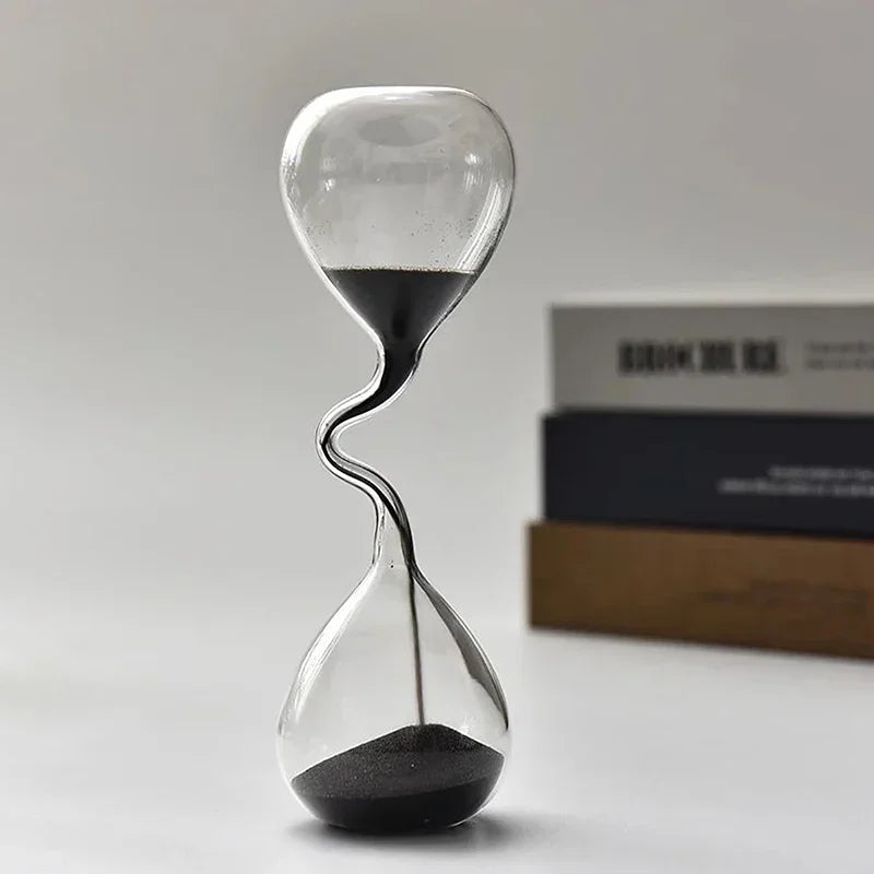 Ampulheta preta design de vidro curvo, relógio de areia estético Kasaprime.